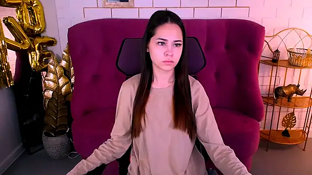 Snapshot of UliaNeer chatting on November 17, 5:02 am UliaNeer online show from November 17, 5:02 am