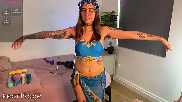 Snapshot of Pearl_Sage chatting on October 28, 11:29 pm Pearl Sage online show from October 28, 11:29 pm