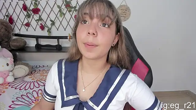 Snapshot of emma_grays2 chatting on October 18, 3:42 am emma grays2 online show from October 18, 3:42 am