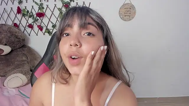 Snapshot of emma_grays2 chatting on November 16, 6:30 am emma grays2 online show from November 16, 6:30 am