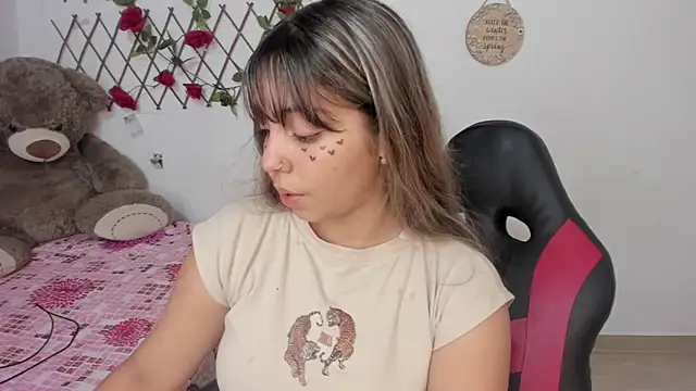 Snapshot of emma_grays2 chatting on November 20, 5:40 am emma grays2 online show from November 20, 5:40 am