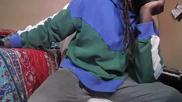 EYEzIAM online show from December 16, 5:56 am