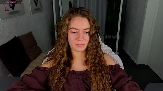 Agnes Wells online show from July 26, 1:03 am