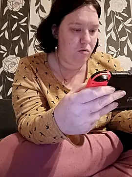 Feuchtekitty92xh online show from November 6, 8:32 pm