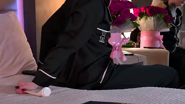 Snapshot of AriWild chatting on November 26, 4:35 am AriWild online show from November 26, 4:35 am