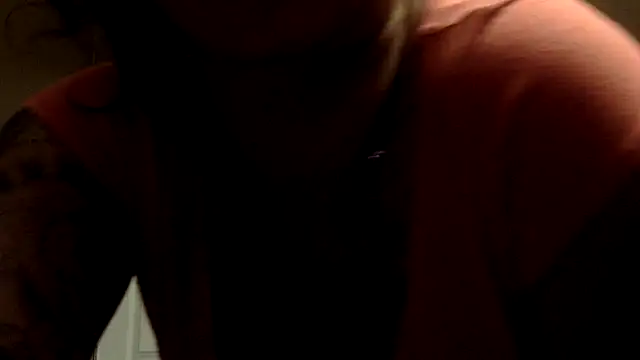 Snapshot of Flossee chatting on November 30, 5:44 am Flossee online show from November 30, 5:44 am