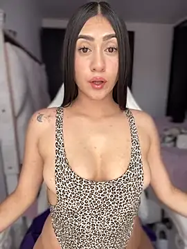 isabela l online show from February 5, 4:55 pm