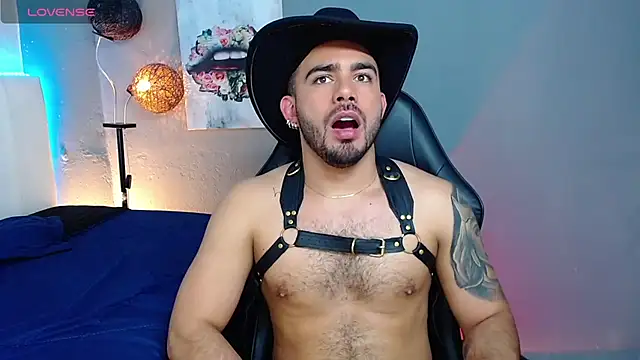Snapshot of adamhairy chatting on June 23, 7:01 pm adamhairy online show from June 23, 7:01 pm