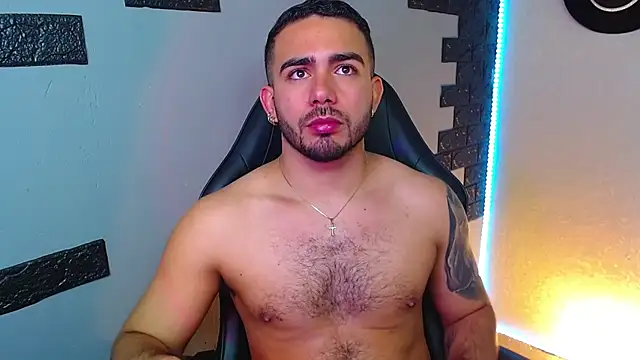 Snapshot of adamhairy chatting on June 28, 7:31 pm adamhairy online show from June 28, 7:31 pm