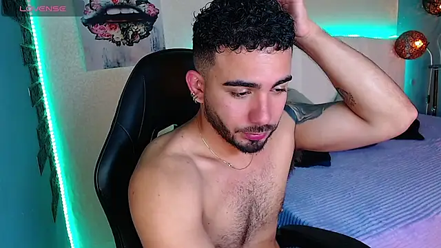 Snapshot of adamhairy chatting on July 25, 7:55 pm adamhairy online show from July 25, 7:55 pm