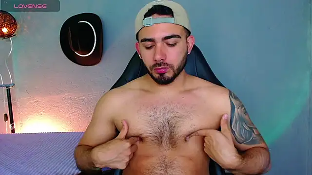Snapshot of adamhairy chatting on July 29, 8:51 pm adamhairy online show from July 29, 8:51 pm