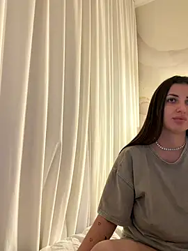 TiffaNoel online show from November 29, 3:15 pm