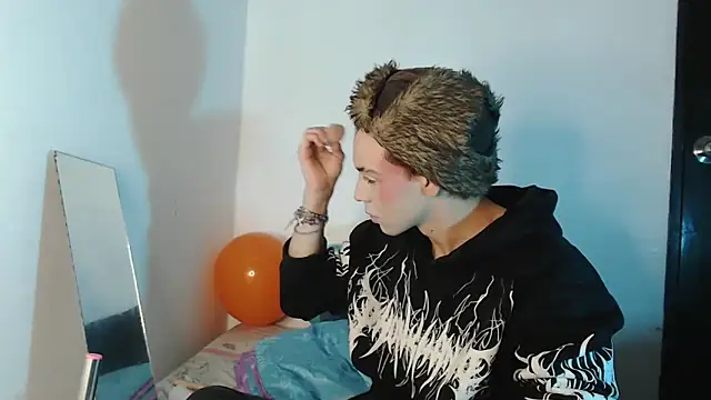 Snapshot of lucky_stricke chatting on June 7, 5:44 am lucky stricke online show from June 7, 5:44 am