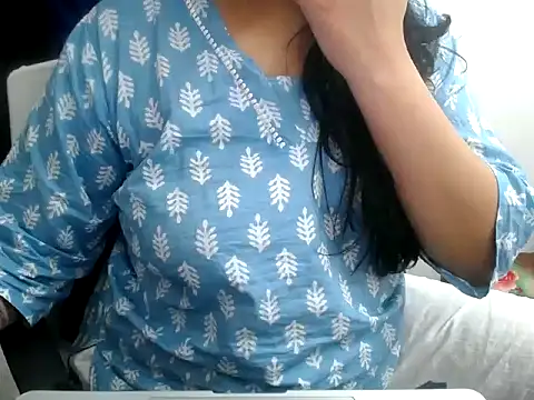 Snapshot of Roshi_Love chatting on June 22, 7:33 pm Roshi Love online show from June 22, 7:33 pm