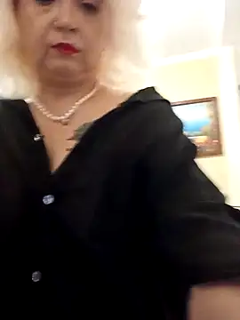 Snapshot of SquirtMilf00 chatting on March 3, 1:31 am SquirtMilf00 online show from March 3, 1:31 am