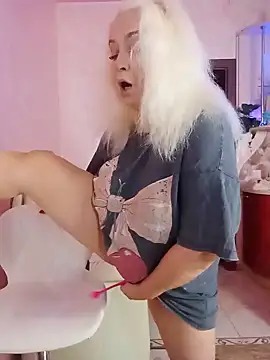 SquirtMilf00 online show from July 30, 5:28 am