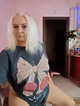 SquirtMilf00 online show from August 3, 4:11 am