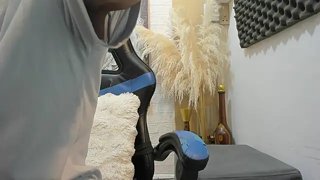 nextboywell1 online show from February 13, 7:32 pm