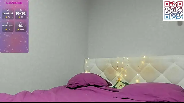 Snapshot of princess_diamonds chatting on October 1, 2:23 pm princess diamonds online show from October 1, 2:23 pm