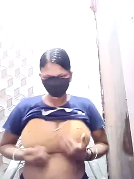 Snapshot of varnika chatting on September 18, 9:33 am varnika online show from September 18, 9:33 am