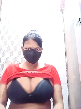 Snapshot of varnika chatting on November 2, 10:06 am varnika online show from November 2, 10:06 am