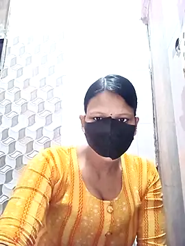 Snapshot of varnika chatting on November 7, 10:48 am varnika online show from November 7, 10:48 am