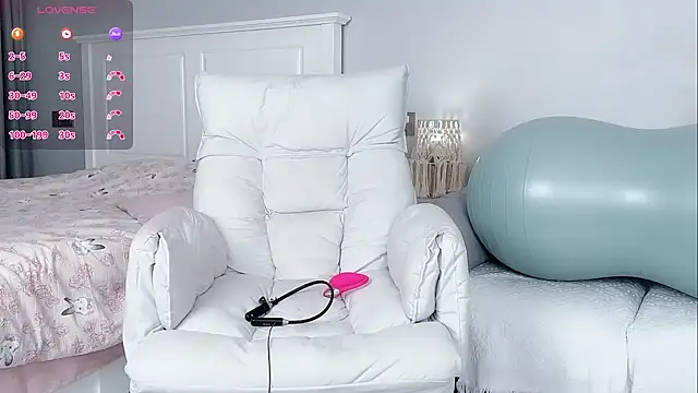 Snapshot of B-Yaya chatting on October 1, 3:51 pm B-Yaya online show from October 1, 3:51 pm