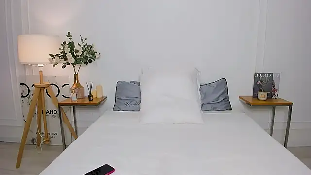 Snapshot of OliviaWilsonxxx chatting on June 24, 2:32 am OliviaWilsonxxx online show from June 24, 2:32 am