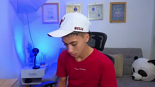 yulian vasquez online show from November 20, 3:12 pm