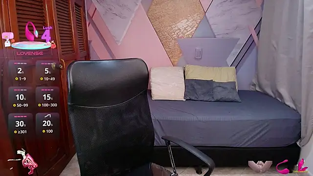 sharlottxl online show from December 20, 1:12 am