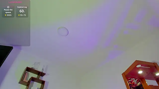 Snapshot of LoganTwink18 chatting on November 7, 1:44 pm LoganTwink18 online show from November 7, 1:44 pm