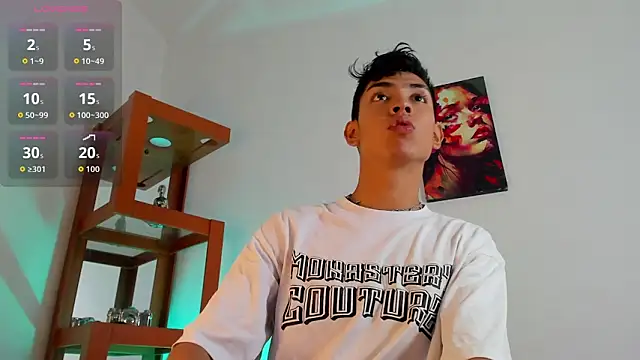 Snapshot of LoganTwink18 chatting on December 4, 12:58 pm LoganTwink18 online show from December 4, 12:58 pm