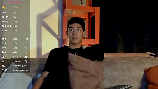 LoganTwink18 online show from February 6, 2:38 am