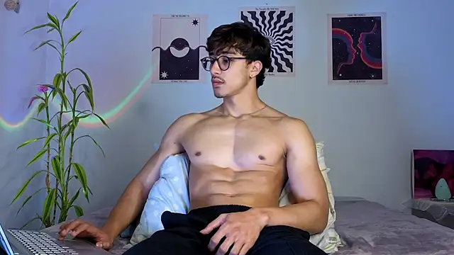 Snapshot of LatinReall chatting on October 23, 1:27 am LatinReall online show from October 23, 1:27 am