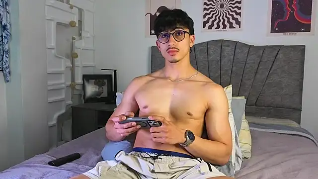 LatinReall online show from March 26, 10:48 pm