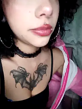 Snapshot of U-Upaaita chatting on February 9, 3:32 am U-Upaaita online show from February 9, 3:32 am