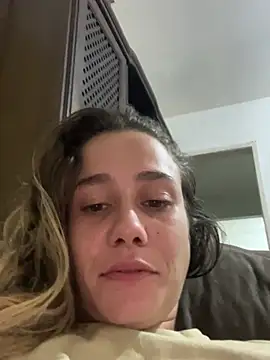 Snapshot of blond-96 chatting on February 20, 12:07 am blond-96 online show from February 20, 12:07 am