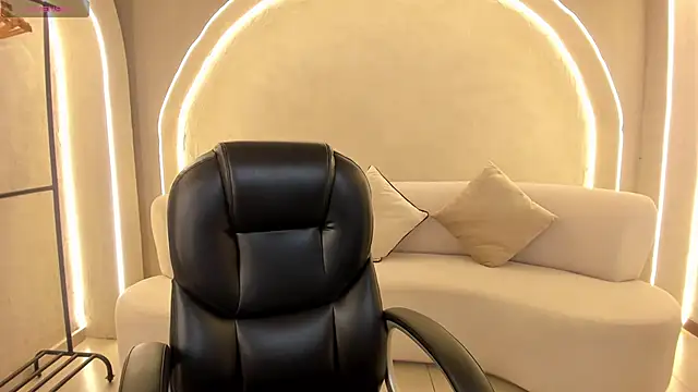 AmbarJames  online show from November 10, 12:04 pm