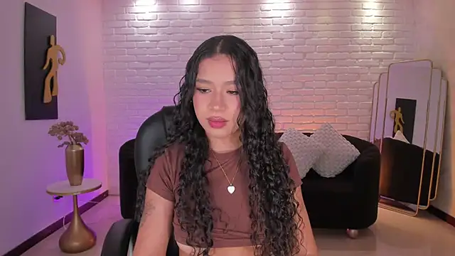 SophieHouston  online show from December 18, 3:45 am