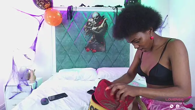 Snapshot of Asha_zuri_and_adam chatting on October 30, 12:39 pm Asha zuri and adam online show from October 30, 12:39 pm