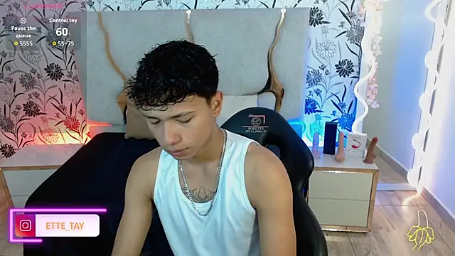 Snapshot of Ette_tay chatting on October 31, 3:18 am Ette tay online show from October 31, 3:18 am