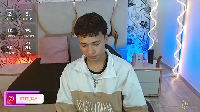 Snapshot of Ette_tay chatting on November 10, 3:05 am Ette tay online show from November 10, 3:05 am