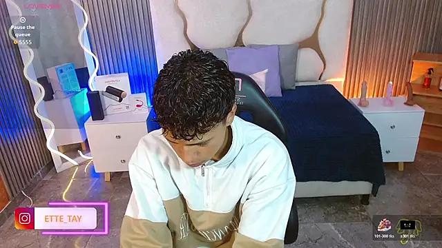 Snapshot of Ette_tay chatting on November 15, 9:21 pm Ette tay online show from November 15, 9:21 pm