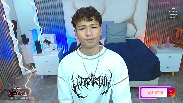 Snapshot of Ette_tay chatting on December 1, 3:33 am Ette tay online show from December 1, 3:33 am