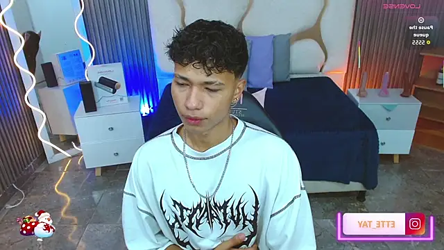 Snapshot of Ette_tay chatting on December 4, 4:00 am Ette tay online show from December 4, 4:00 am