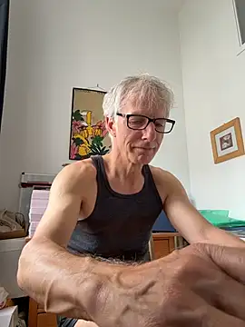 Snapshot of SexyLeon8 chatting on July 6, 3:03 pm SexyLeon8 online show from July 6, 3:03 pm