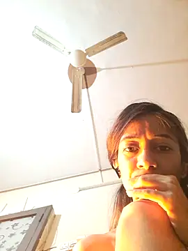 Snapshot of babe_jasmine chatting on December 4, 2:10 am babe jasmine online show from December 4, 2:10 am