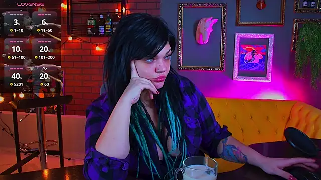 Snapshot of MaryHarrys chatting on December 4, 2:43 am MaryHarrys online show from December 4, 2:43 am