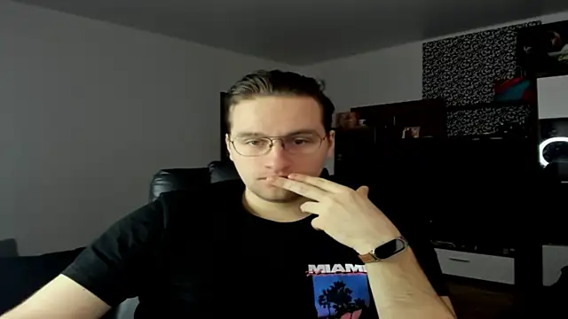 romiosabrino online show from January 9, 12:41 pm