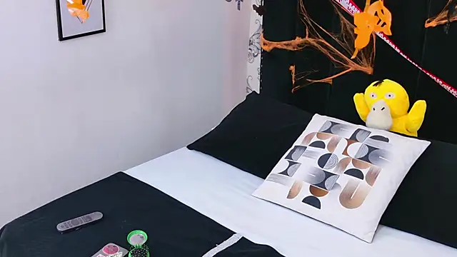 Snapshot of Becca_Grims chatting on October 25, 3:36 am Becca Grims online show from October 25, 3:36 am